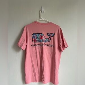 MEDIUM vineyard vines men’s tee shirt tshirt whale pink  logo crab short sleeve